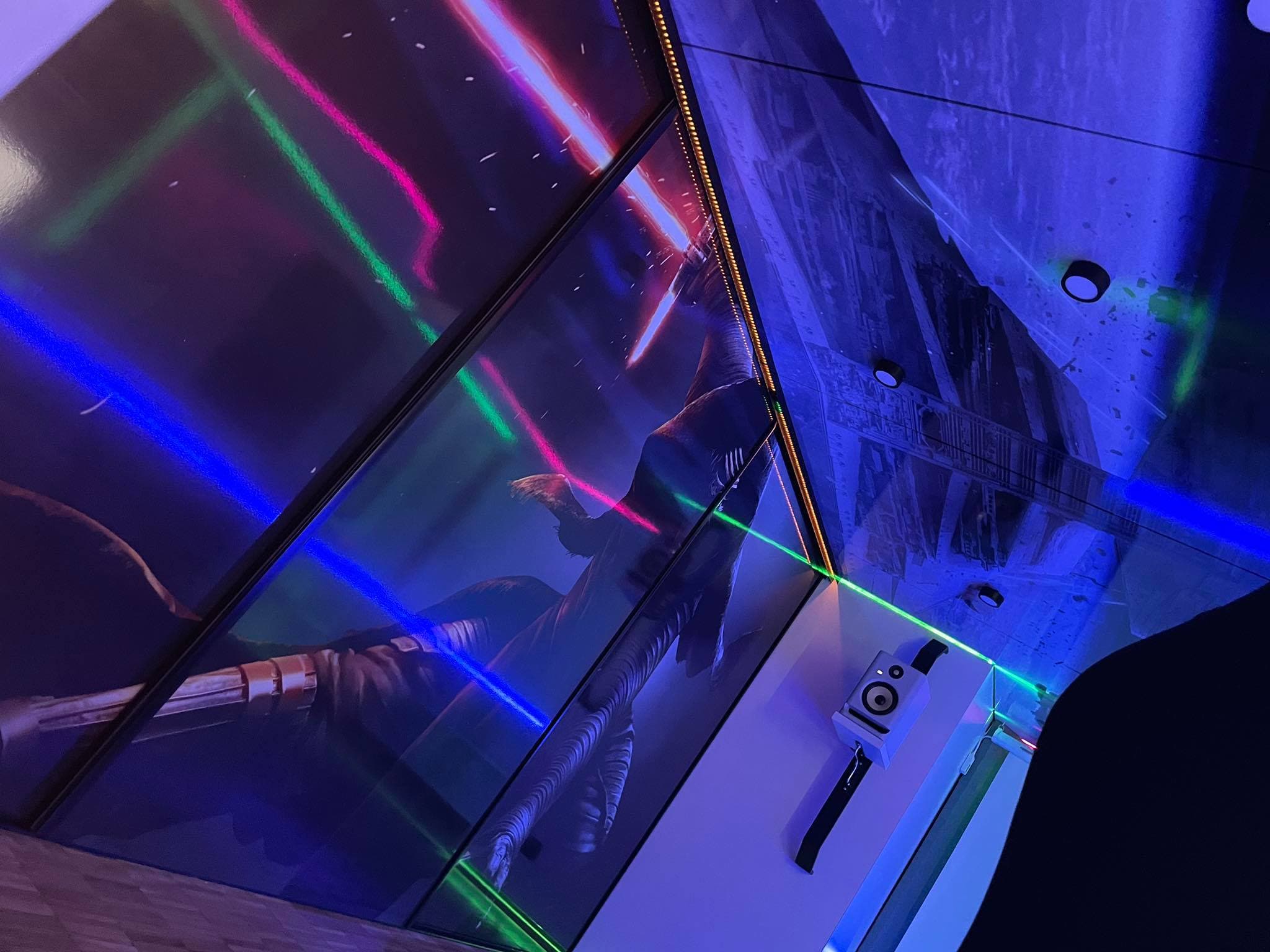 Gaming room - Spaceship 6